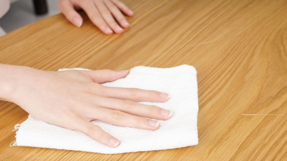 Jak czyścić stół dębowy olejowany